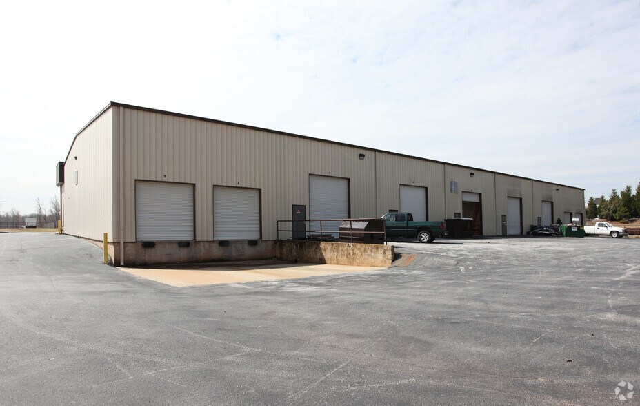 More Photos Of 1605-1615 Meredith Park Dr, McDonough Warehouse For Lease