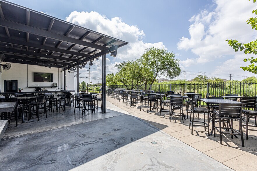 More Photos Of 1309 Junction Dr, Laredo Restaurant For Sale