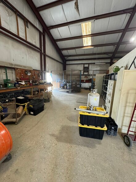 More Photos Of 11638 Sunbelt Ct, Baton Rouge Light Distribution For Lease