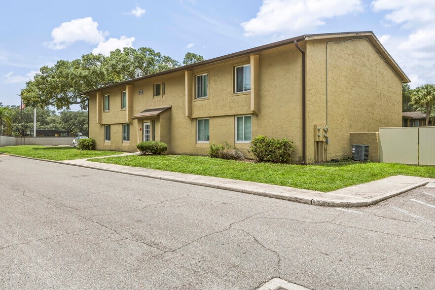 More Photos Of 5659 Del Prado Dr, Tampa Apartments For Sale