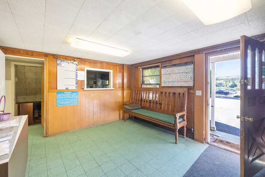 More Photos Of 1158 Valley Rd, Stirling Veterinarian Kennel For Sale