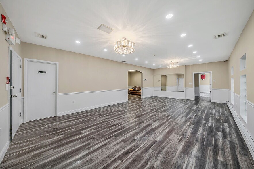 More Photos Of 41 Echo Ave, Miller Place Medical For Lease
