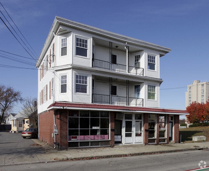 More Photos Of 1753-1757 Cranston St, Cranston Apartments For Lease