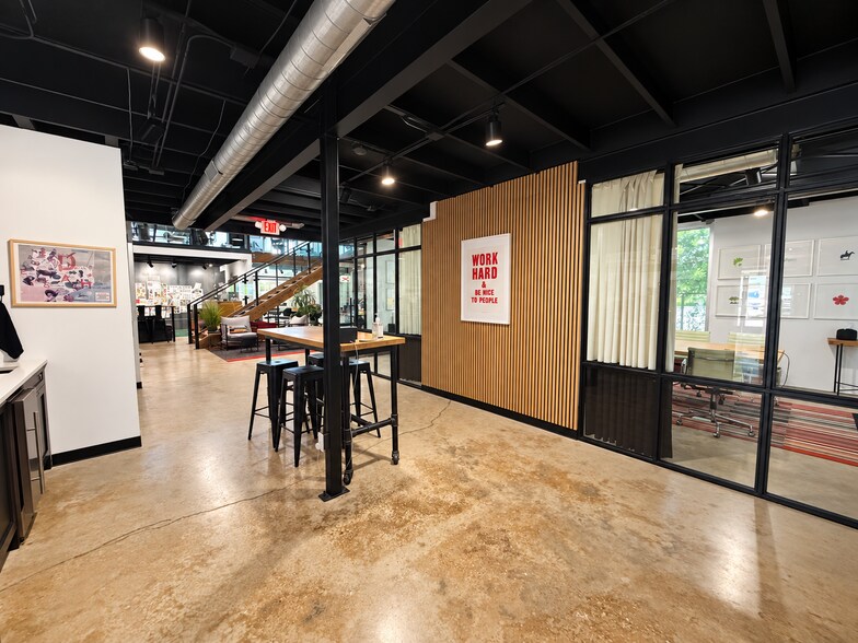 More Photos Of 915 Dallas St, San Antonio Flex For Lease