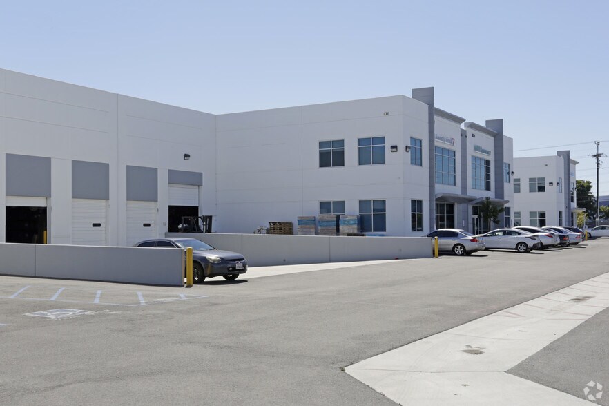 More Photos Of 18020-18026 S Figueroa St, Gardena Warehouse For Lease