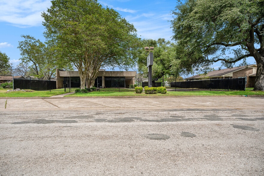 More Photos Of 714 7th Ave N, Texas City Office Residential For Sale