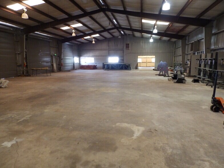 More Photos Of 2005 Tile Factory Rd, Palestine Manufacturing For Lease