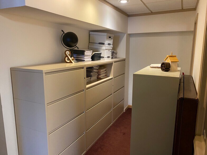 More Photos Of 2 Indiana Ave, Valparaiso Medical For Lease