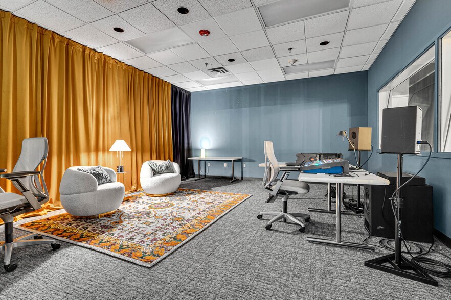 More Photos Of 5000 Northfield Ln, Spring Hill Movie Radio TVStudio For Sale