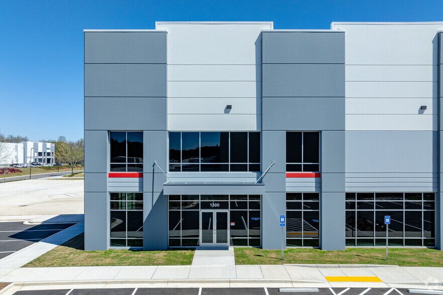 More Photos Of 1300 Whitewater Pl, Fairburn Warehouse For Lease