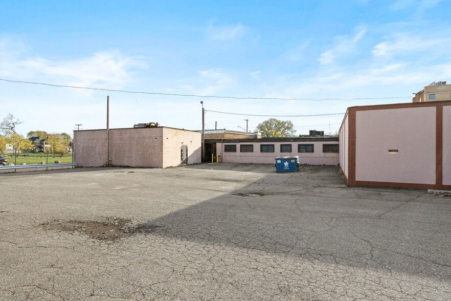 More Photos Of 8500 14th St, Detroit Medical For Sale