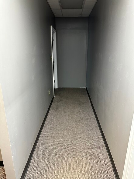 More Photos Of 2579 Eric Ln, Burlington Flex For Lease