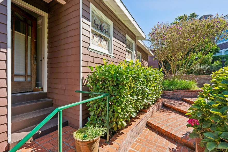 More Photos Of 47 Bulkley Ave, Sausalito Apartments For Sale