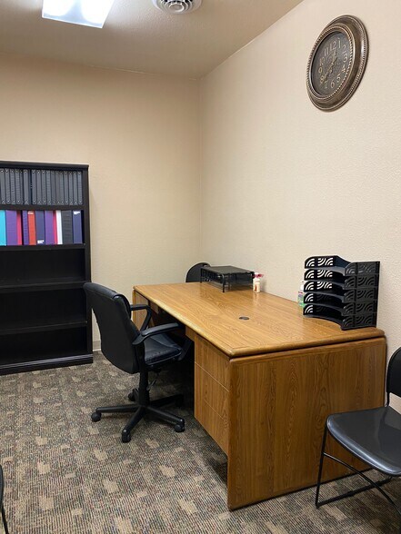 More Photos Of 8390 W Gage Blvd, Kennewick Office For Lease