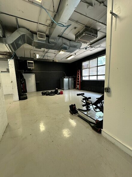More Photos Of 117-121 Gertrude Ave, Paramus Flex For Lease
