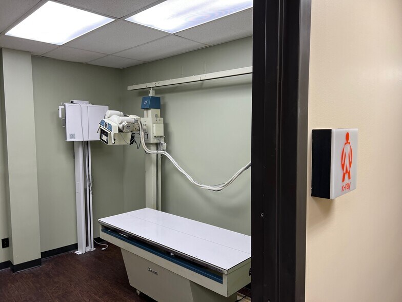 More Photos Of 11110 E I-10 Fwy, Houston Office For Sale