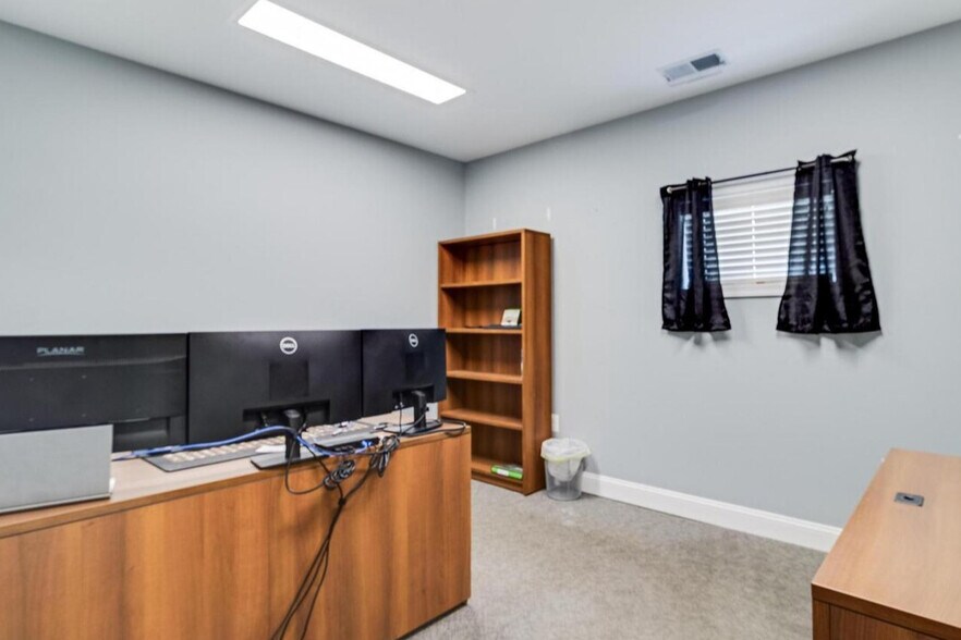 More Photos Of 28265 Three Notch Rd, Mechanicsville Freestanding For Lease