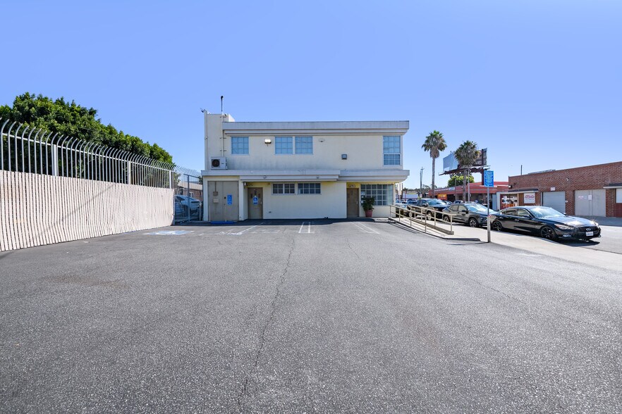 More Photos Of 11163 La Grange Ave, Los Angeles Veterinarian Kennel For Lease