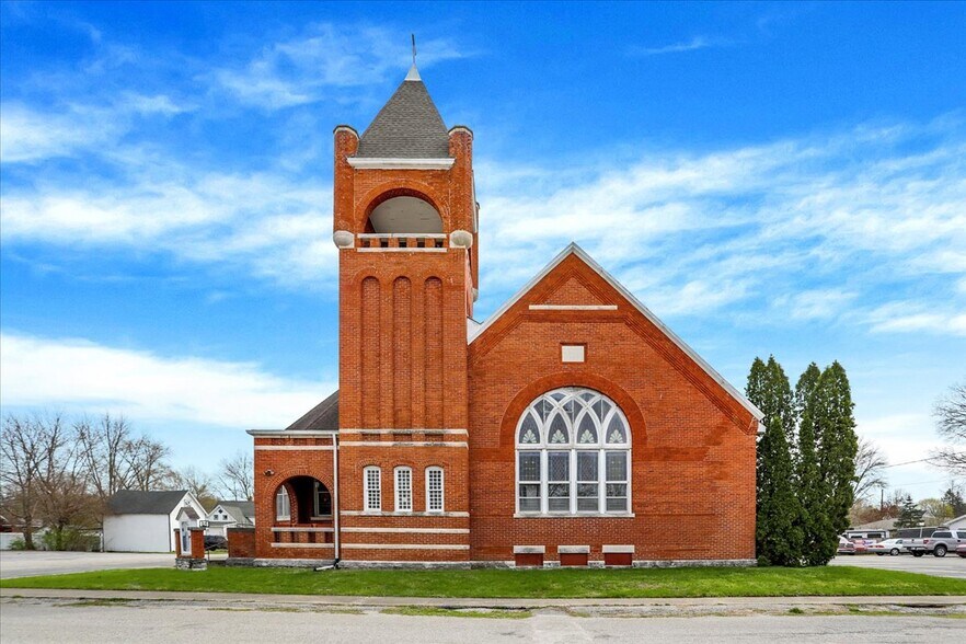 More Photos Of 300 E Third St, Carthage Religious Facility For Sale