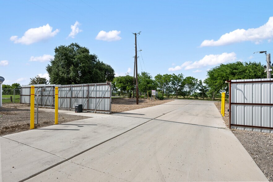 More Photos Of 11528 Old Lockhart Hwy, Creedmoor Parking Lot For Sale