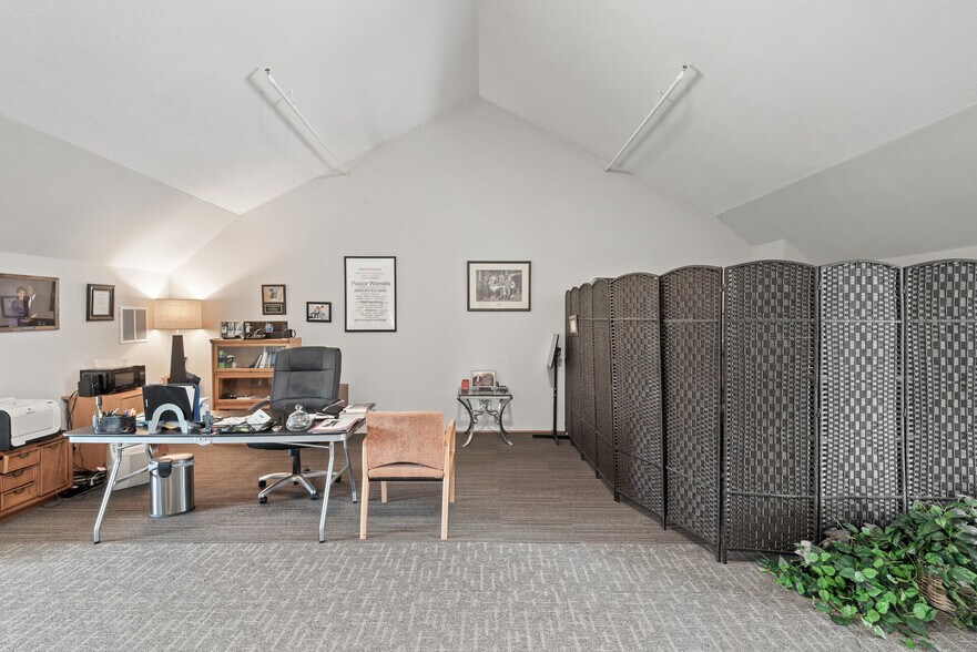 More Photos Of 1701-1713 Southcross Dr W, Burnsville Loft Creative Space For Sale