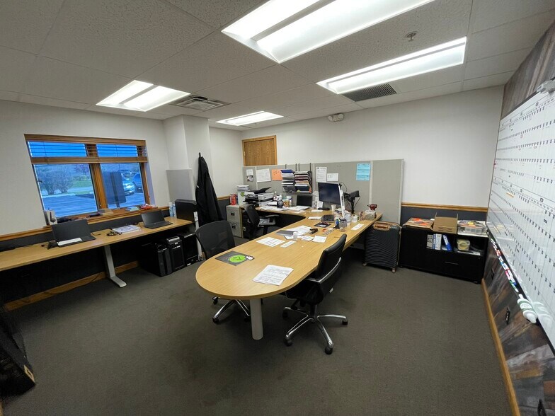 More Photos Of 11131 Kiley Dr, Huntley Warehouse For Lease