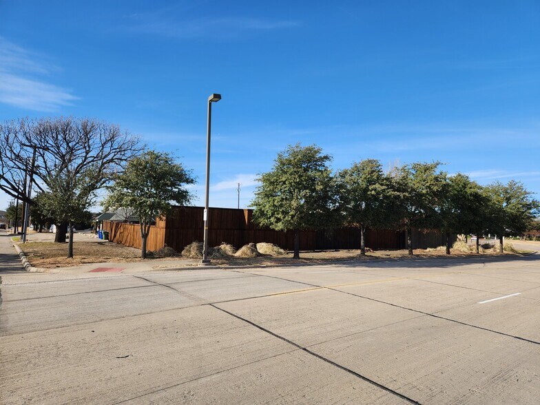 More Photos Of 2505 Pecan St, Carrollton Showroom For Sale