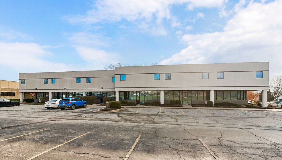 More Photos Of 12635-12651 Hemlock St, Overland Park Showroom For Sale