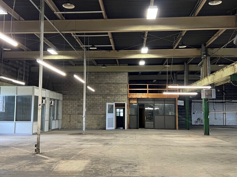 More Photos Of 495 Nixon Rd, Cheswick Manufacturing For Lease