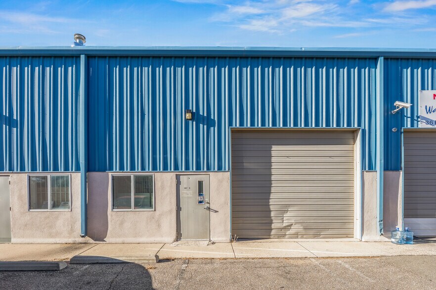 More Photos Of 36 Bisbee Ct, Santa Fe Warehouse For Sale