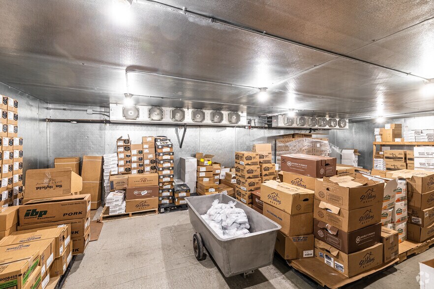 More Photos Of 1762 S Adams Dr, Madras Manufacturing For Sale