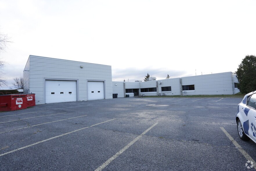 More Photos Of 303 Legget Dr, Ottawa Office For Sale