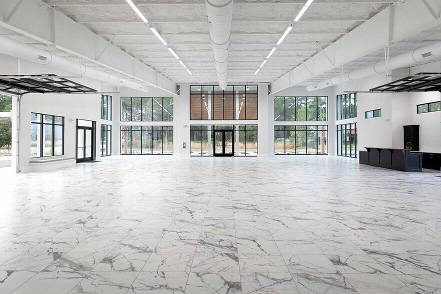 More Photos Of 119 Persimmon St, Bluffton Freestanding For Lease