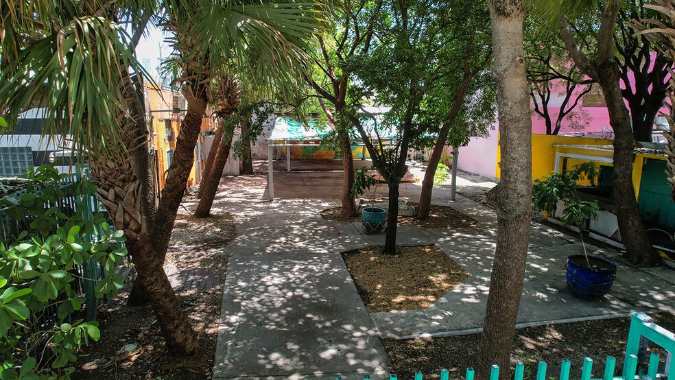 More Photos Of 176 NW 24th St, Miami Restaurant For Lease