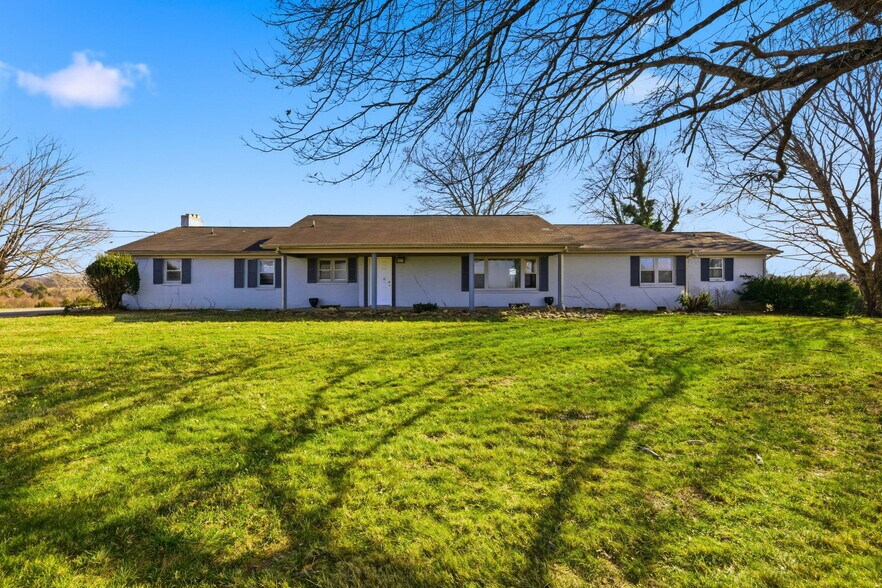 More Photos Of 803 E Broadway Blvd, Jefferson City Warehouse For Sale