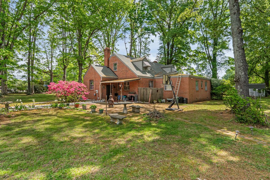 More Photos Of 2870 King William Ave, West Point Flex For Sale