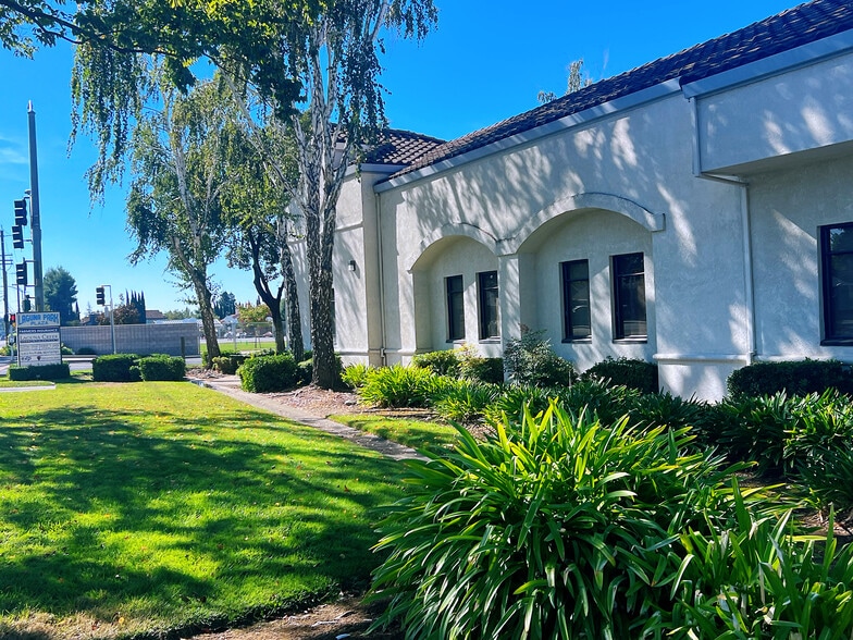 More Photos Of 4827 Laguna Park Dr, Elk Grove Office For Sale