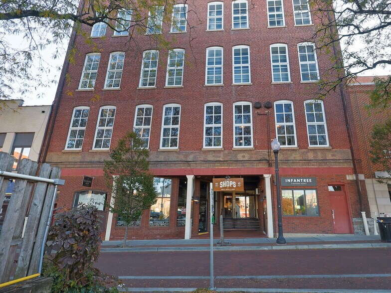 More Photos Of 44 N Queen St, Lancaster Apartments For Lease