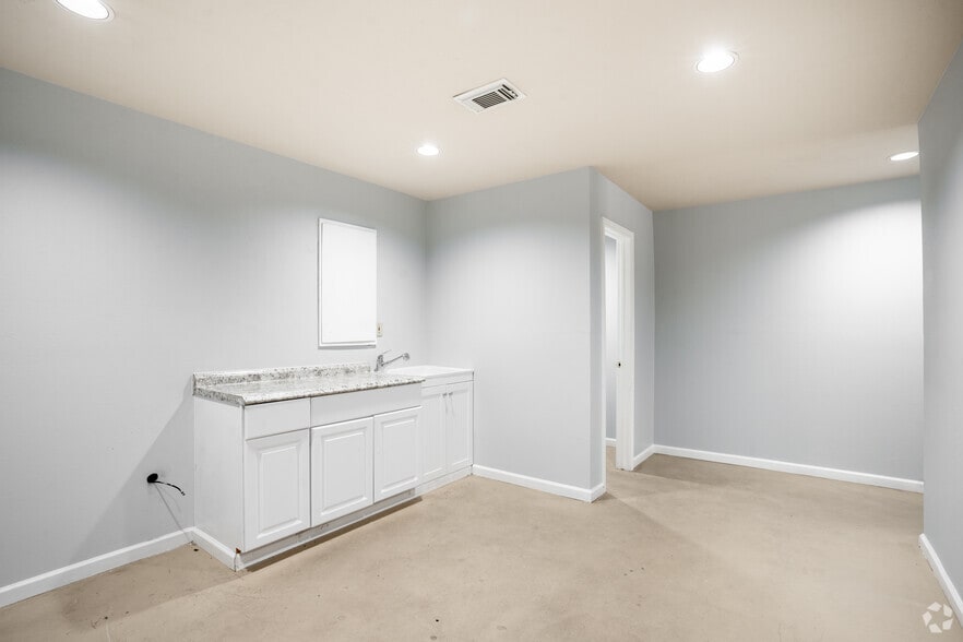 More Photos Of 1646 Blaisdale Rd, Richmond Warehouse For Lease