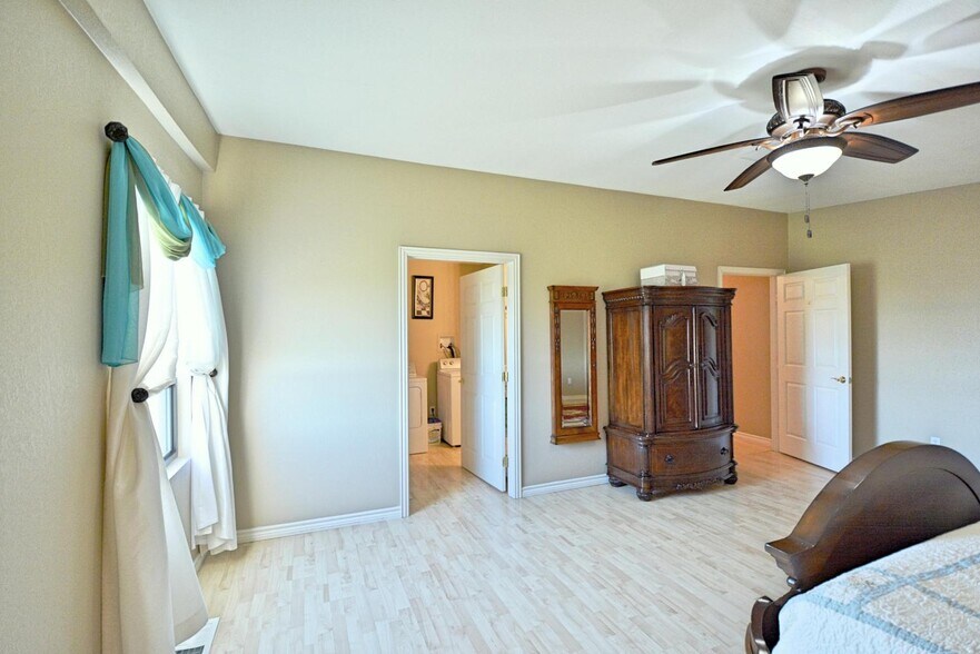 More Photos Of 4545 E FM 775, Seguin Manufacturing For Sale