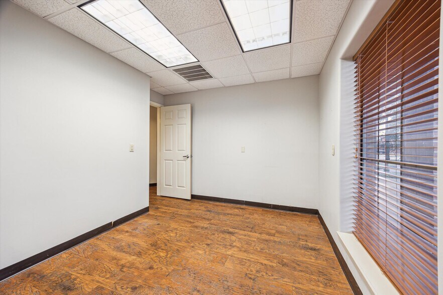 More Photos Of 1501 N Amburn Rd, Texas City Medical For Sale