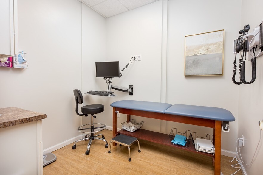 More Photos Of 4300 Post Rd, Warwick Medical For Sale