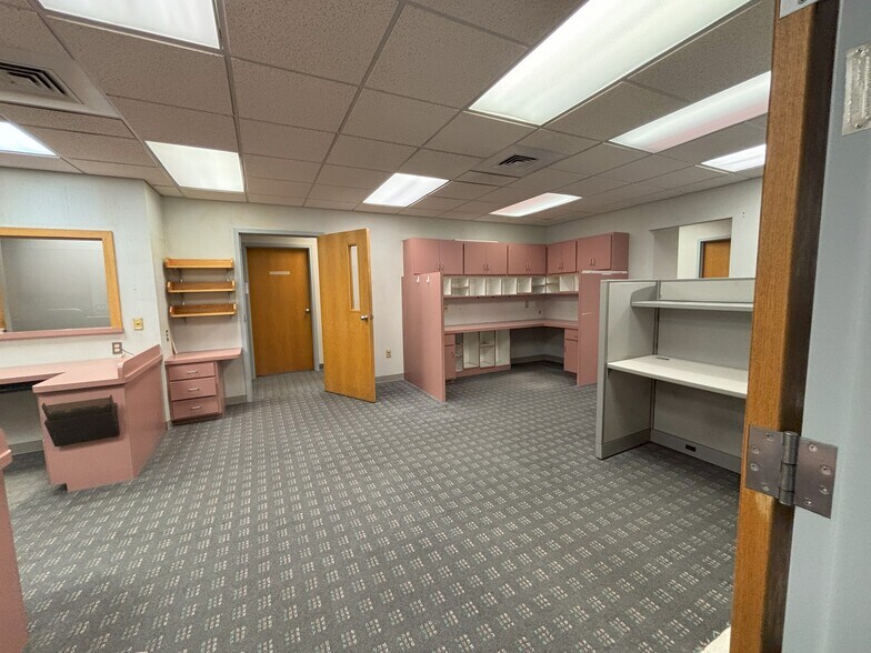 More Photos Of 923-931 Farmington Ave, Bristol Medical For Lease