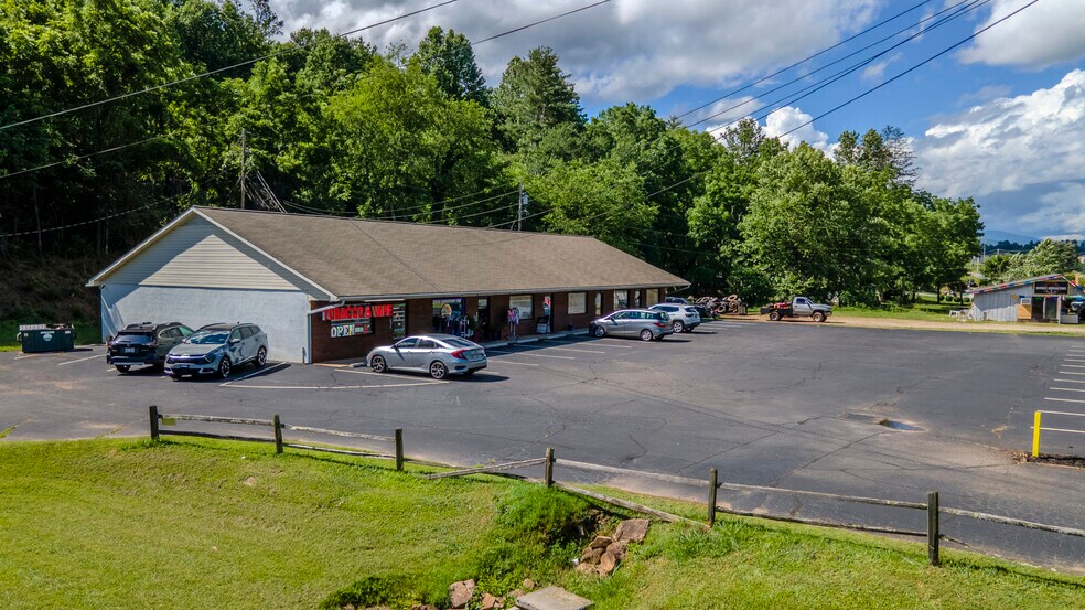 More Photos Of 1785 Georgia Rd, Franklin Freestanding For Sale