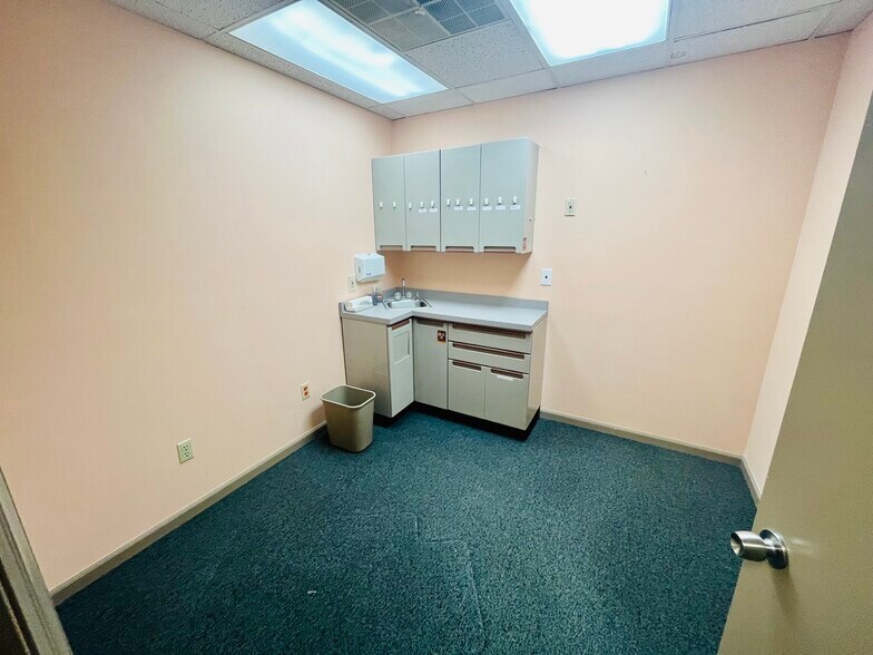 More Photos Of 2650 Rt 130, Cranbury Medical For Lease