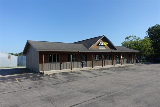 Primary Photo Of 945 Depot St, Manawa Fast Food For Sale