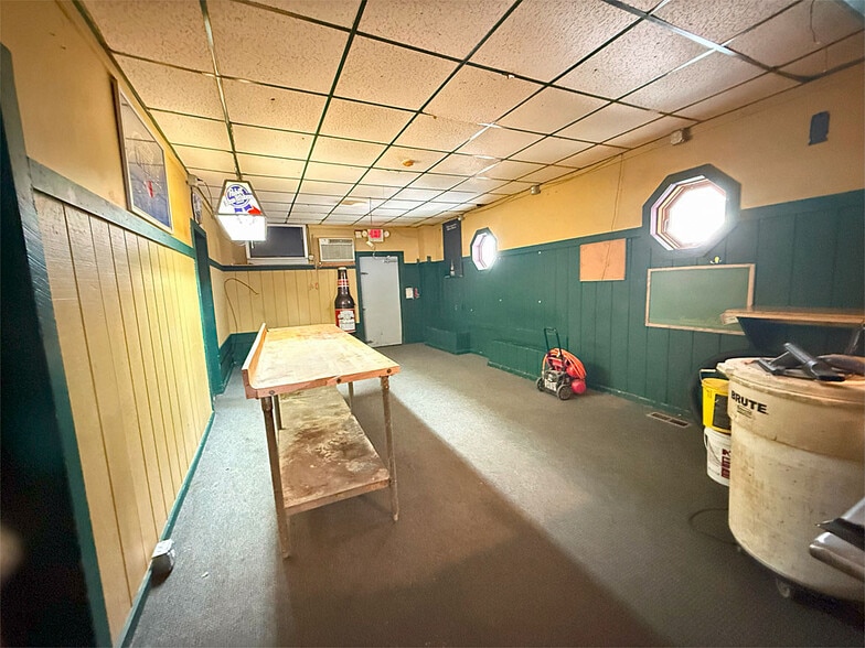 More Photos Of 86 Strongs Ave, Rutland Freestanding For Sale