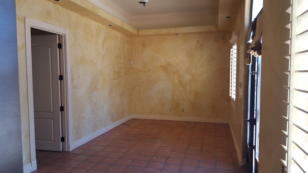 More Photos Of 154 N Festival Dr, El Paso Office For Sale