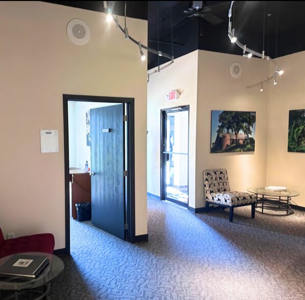 More Photos Of 909 S Perkins St, Appleton Light Manufacturing For Sale