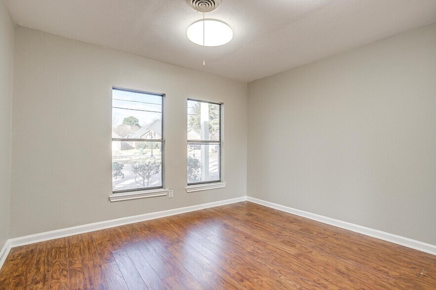 More Photos Of 2418 Cales Dr, Arlington Office Residential For Sale